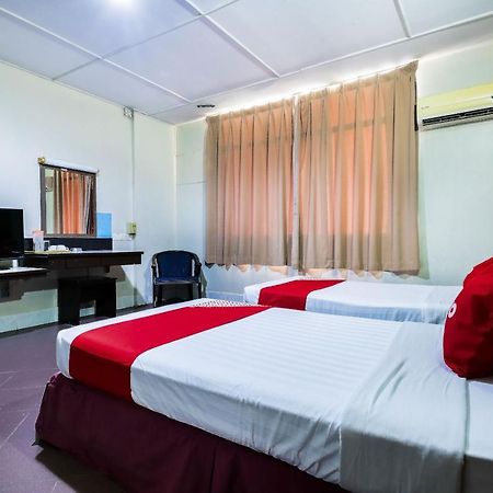 Oyo 89997 Kurnia Hotel Тавау Экстерьер фото